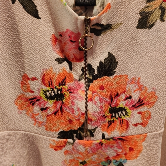 Pretty floral dress by Rue 21 - Picture 3 of 4
